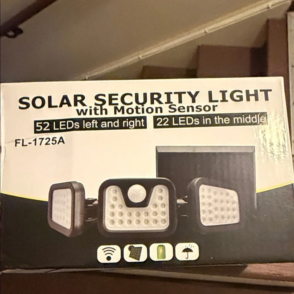 Solar Security Light with Motion Sensor - Black